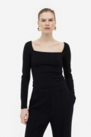 Shirt mit eckigem Ausschnitt CHF 6.95