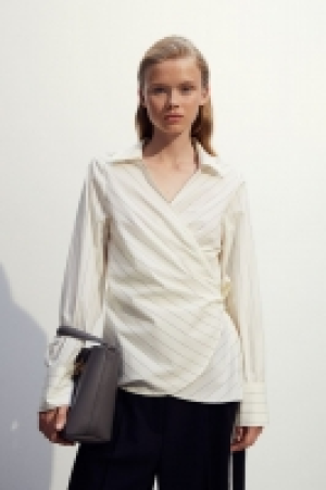 Popelinebluse im Wickelschnitt CHF 8.95