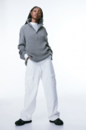 Oversized Pullover mit kurzem Reissverschluss