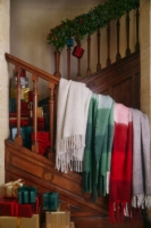 Decke aus Wollmischung CHF 39.95