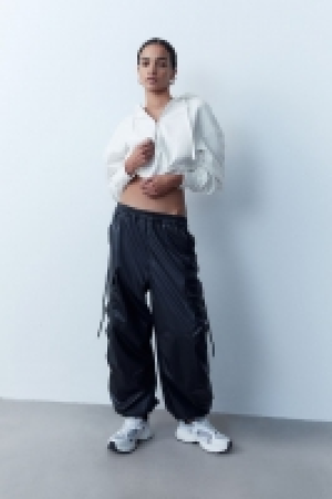 Beschichtete Cargohose CHF 22.95