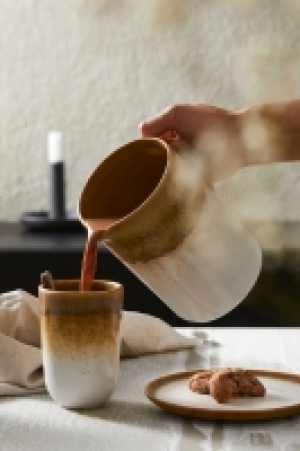 HM  Krug aus Steingut