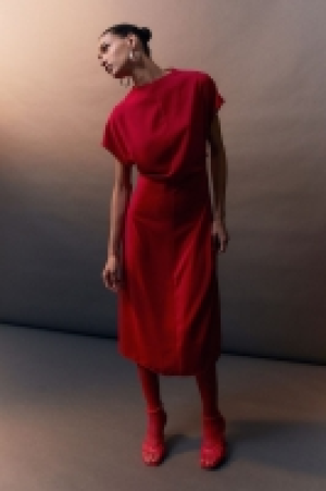 Kleid mit betonter Taille