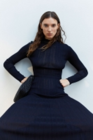 Gestricktes Turtleneck-Kleid