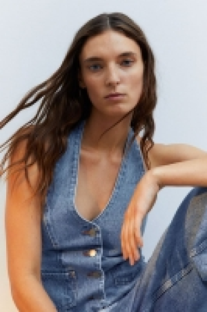 Neckholder-Top aus Denim