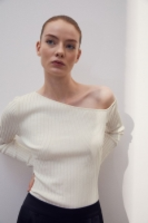One-Shoulder-Shirt in Rippstrick