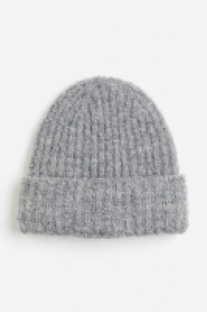 Gerippte Beanie aus Bouclé