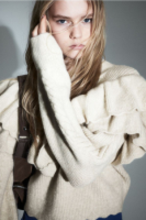 Pullover mit Volants CHF 30.95