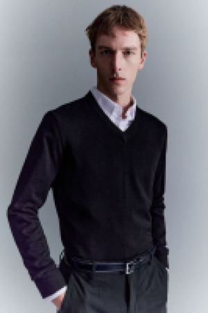 V-Pullover in Slim Fit