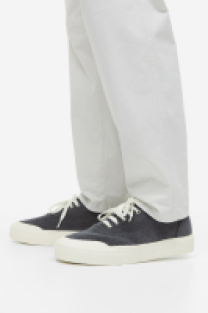 Sneaker aus Cord