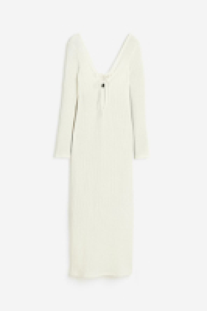 Kleid in Strukturstrick mit Bindedetail