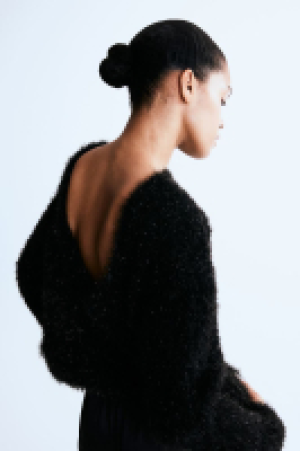 HM  Flauschiger Pullover mit tiefem Rückenausschnitt