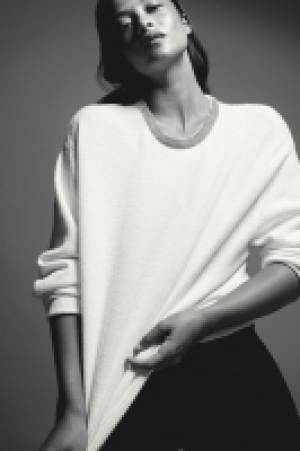 HM  Pullover mit Strassverzierung