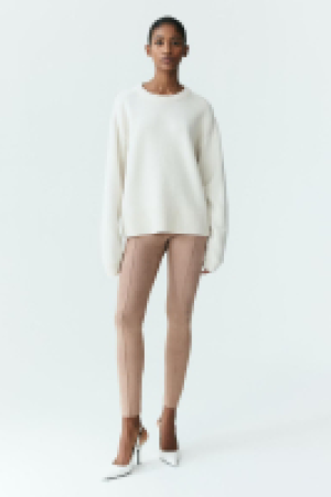 Angeraute Leggings mit Nahtdetail