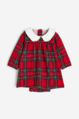 Bodykleid mit Kragen CHF 13.95