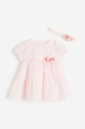 Kleid und Accessoire