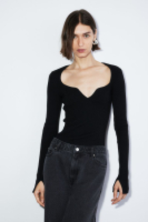 Shirt in Rippstrick mit Sweetheart-Ausschnitt