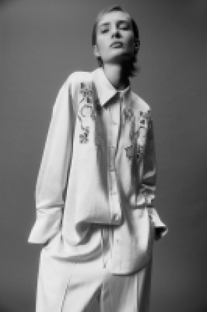 Oversized Bluse mit Stickereien