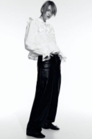 HM  Bluse mit Volantbesatz und Bindedetails