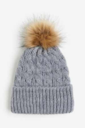 Bommelmütze in Zopfstrick CHF 9.95