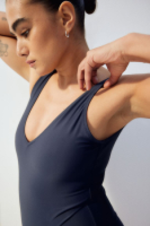 Badeanzug mit V-Ausschnitt CHF 29.95