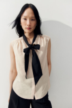 Bluse mit Bindebändern CHF 39.95
