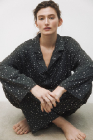 Gemusterter Pyjama
