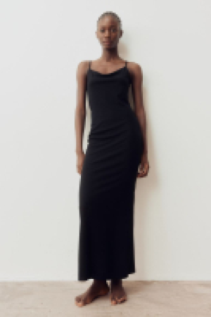 Geripptes Kleid