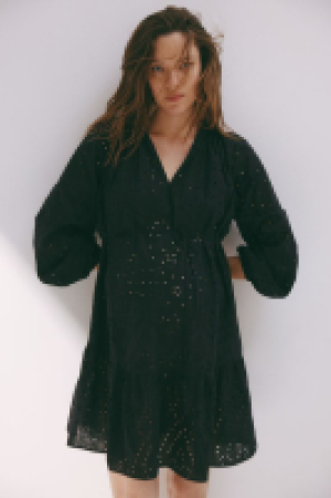 HM  MAMA Kleid mit Broderie Anglaise