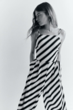 HM  Jumpsuit mit freiem Rücken