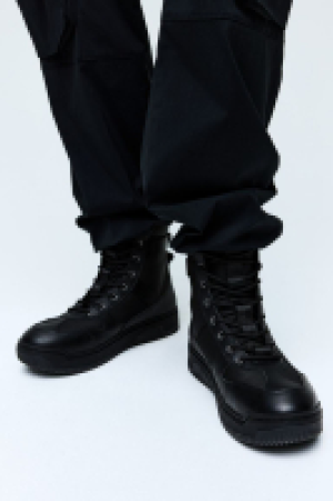 High Top Sneaker