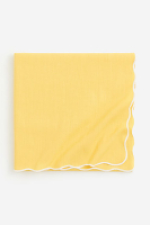 Tischdecke mit Wellenkante. CHF 9.95